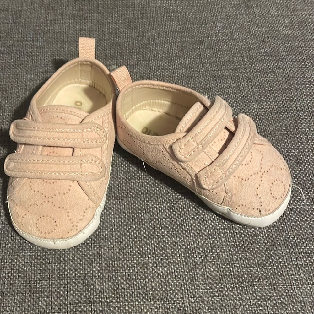 Baby girl shoes 6-12M